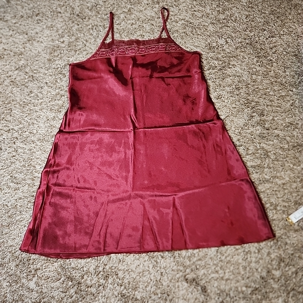 Women's medium nightie, Jaclyn Smith Studio Intimates, dark red w/embellishments